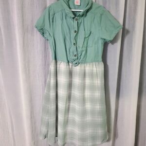 Girls Dress. Green Plaid Size Child Large 10/12